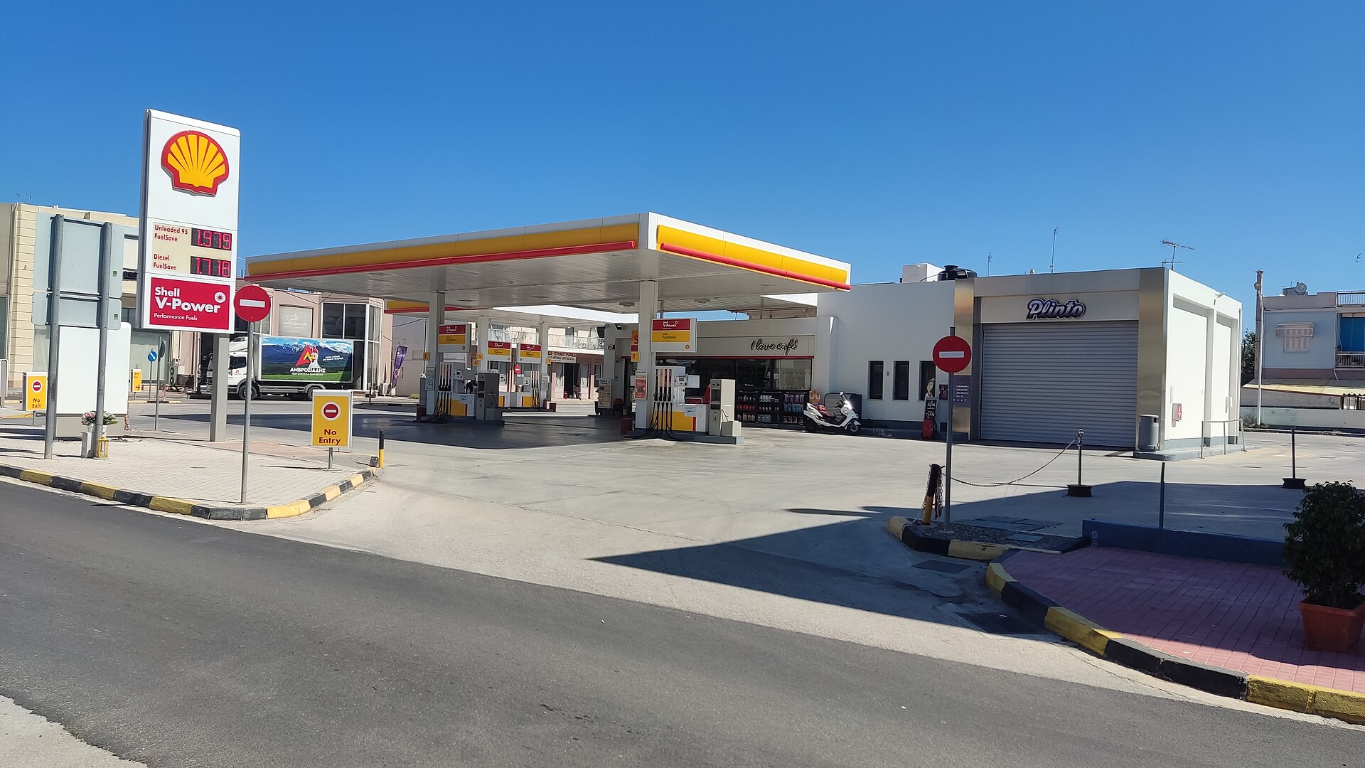 Πρατήριο Shell στο Άργος, φωτογραφημένο στις 11 Σεπτεμβρίου 2023. Οι τιμές στον πυλώνα είναι εκείνης της ημέρας, όχι του δελτίου της 24ης Οκτωβρίου 2026.