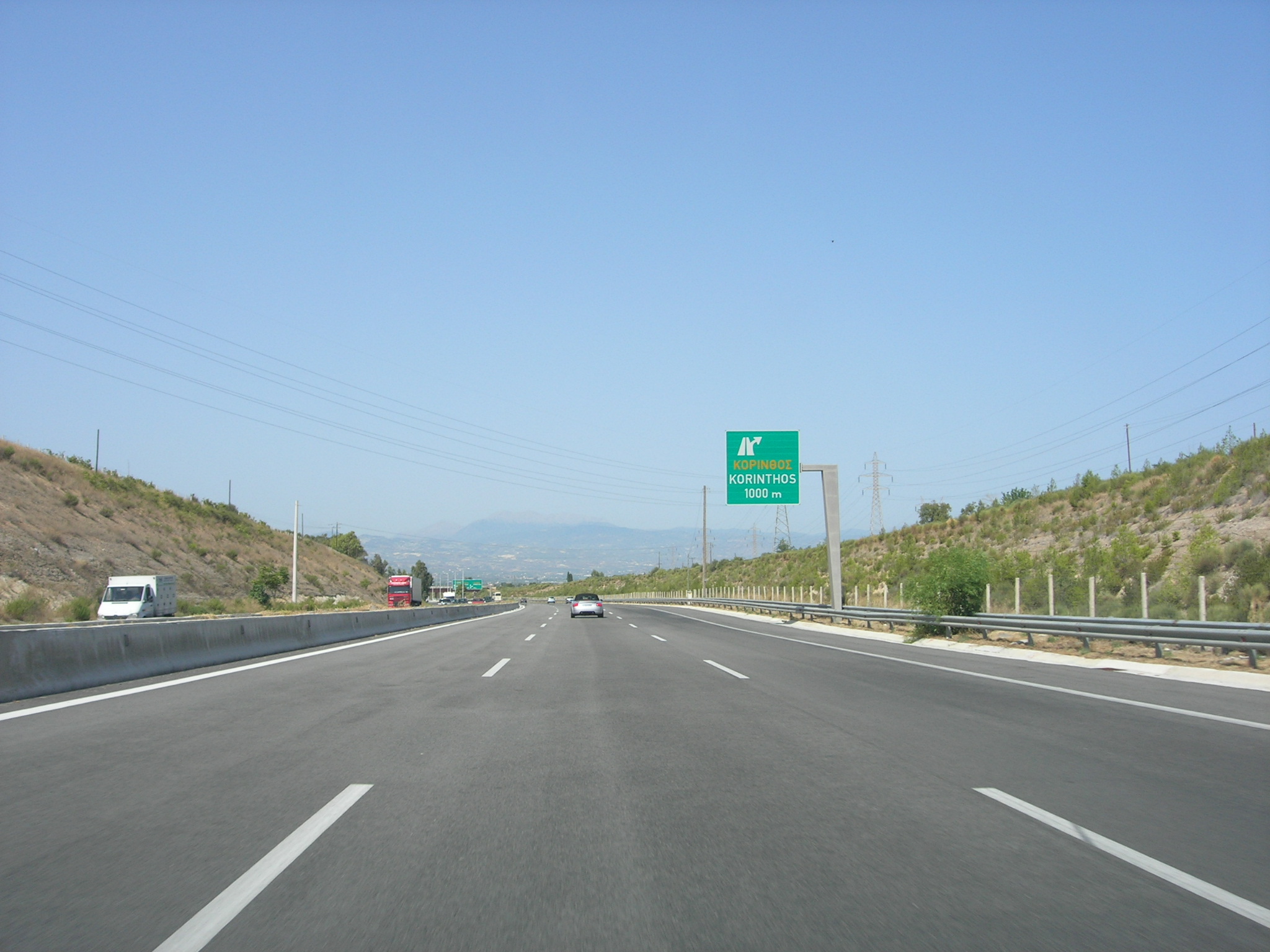 Έξοδος Κορίνθου στην παλιά Εθνική Οδό 8α, τον σημερινό αυτοκινητόδρομο Α8. Η λήψη είναι του 2004 και δεν δείχνει την έξοδο της 28ης Οκτωβρίου 2026.