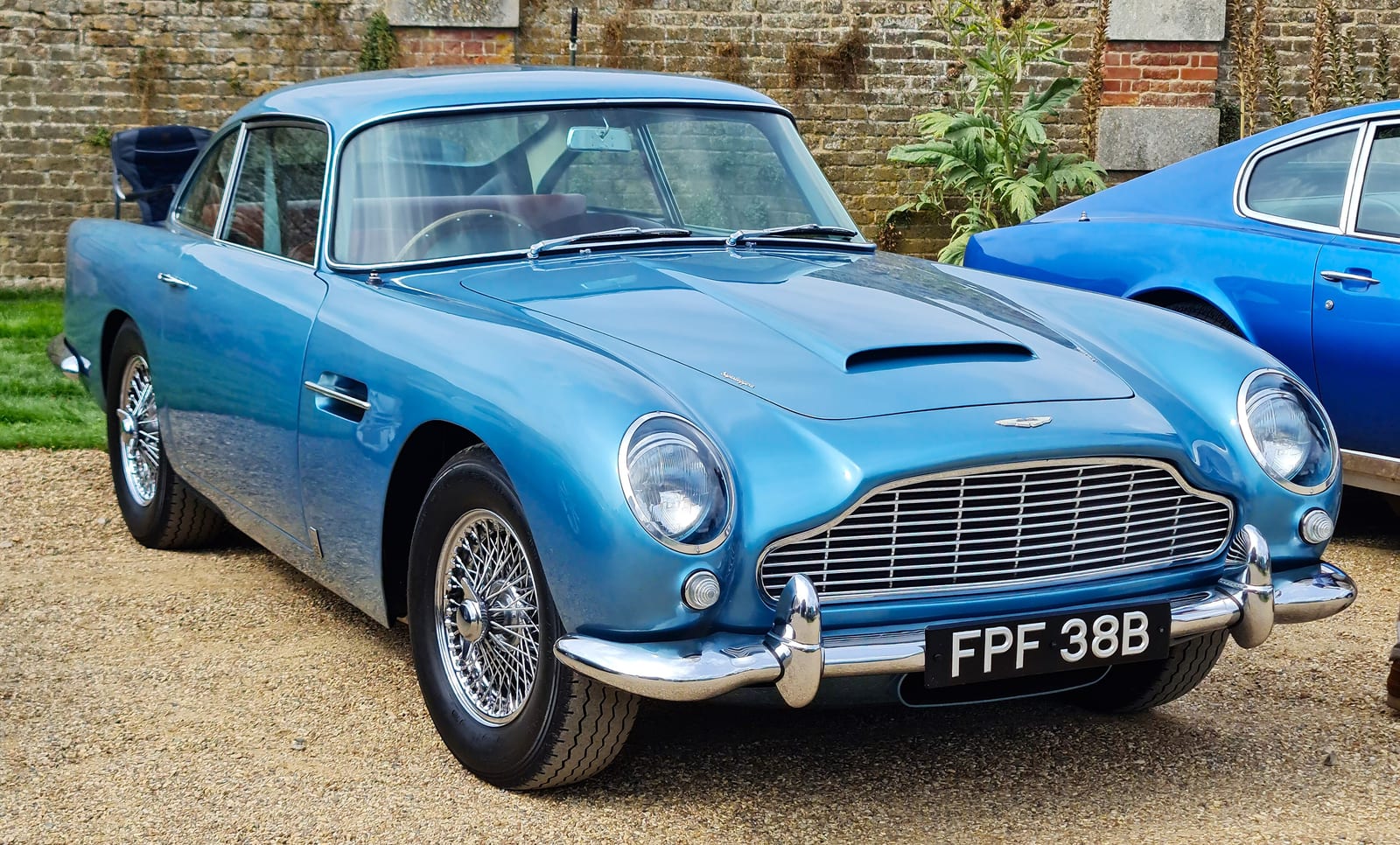 Μπλε Aston Martin DB5 κουπέ του 1964