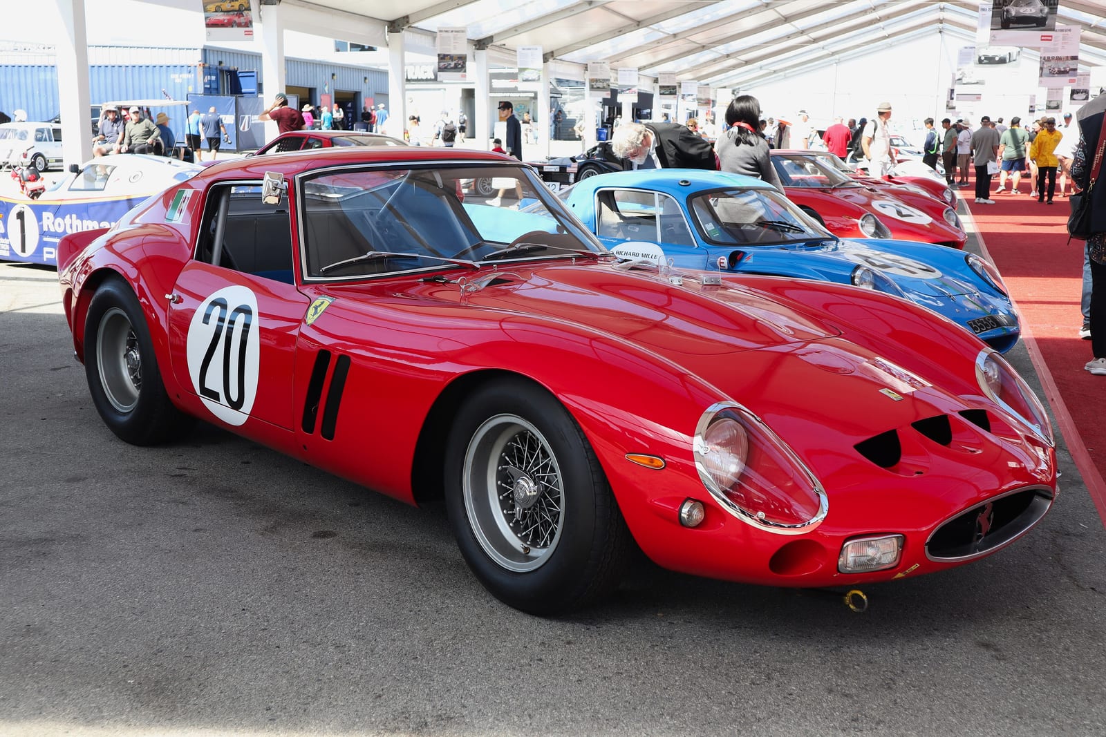Κόκκινη Ferrari 250 GTO του 1962, σασί 4757GT, σε εμπρός-πλάγια όψη