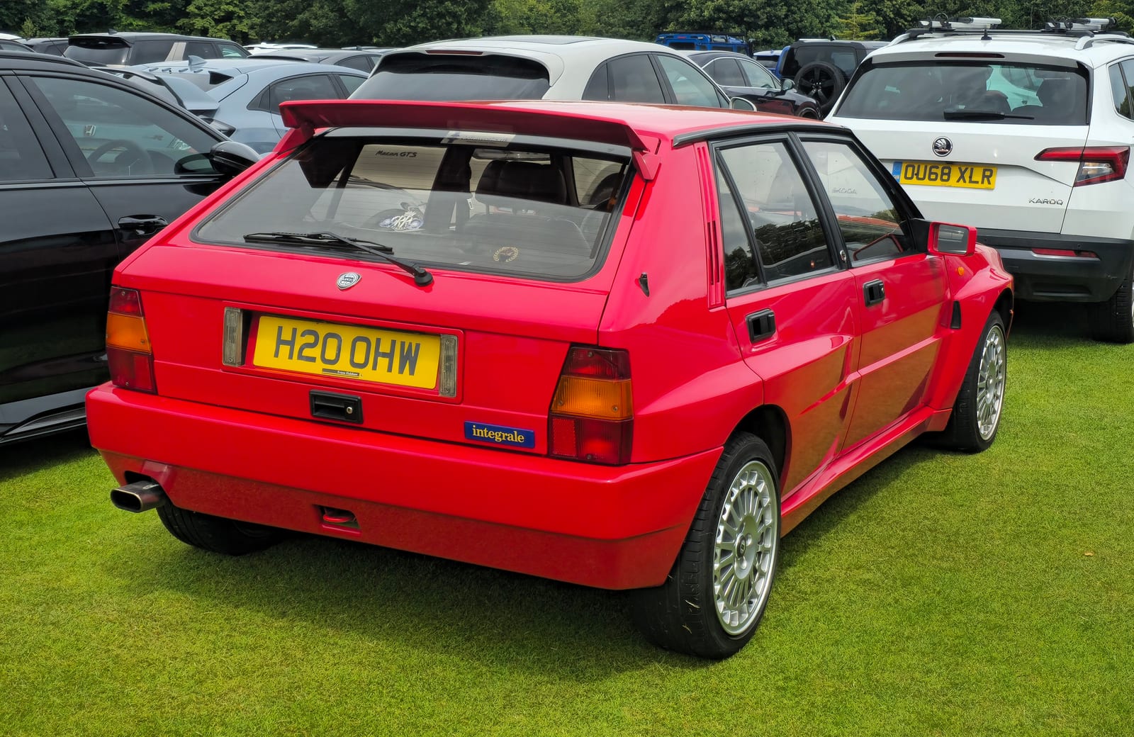 Λευκή Lancia Delta HF Integrale Evoluzione με χρώματα Martini