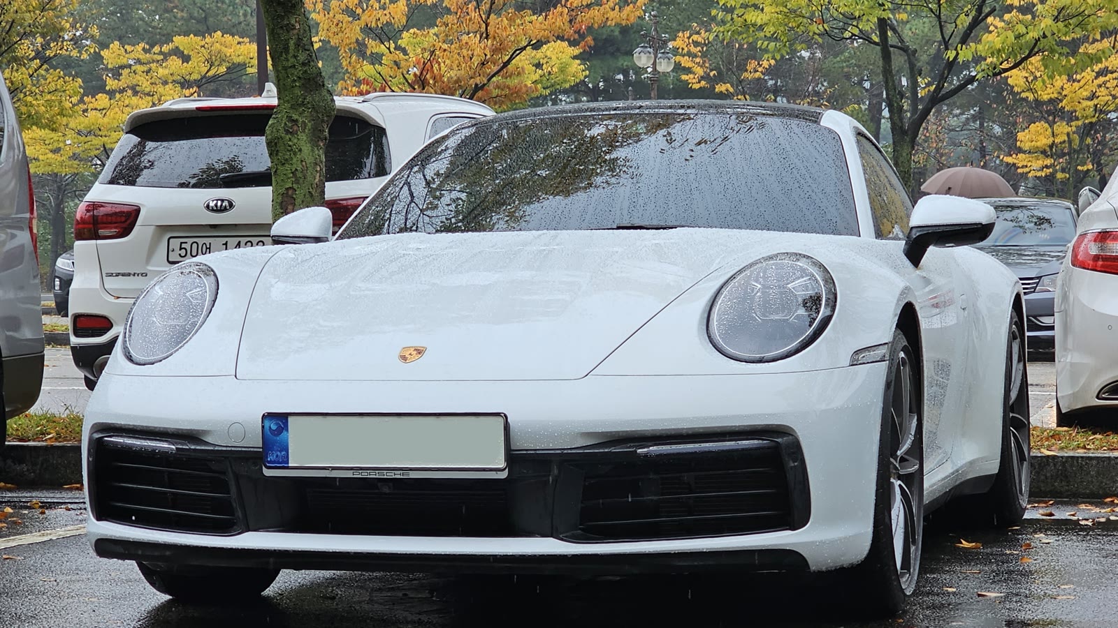Porsche 911 σε δρόμο. Η φωτογραφία δεν δείχνει ελληνικό τιμοκατάλογο.