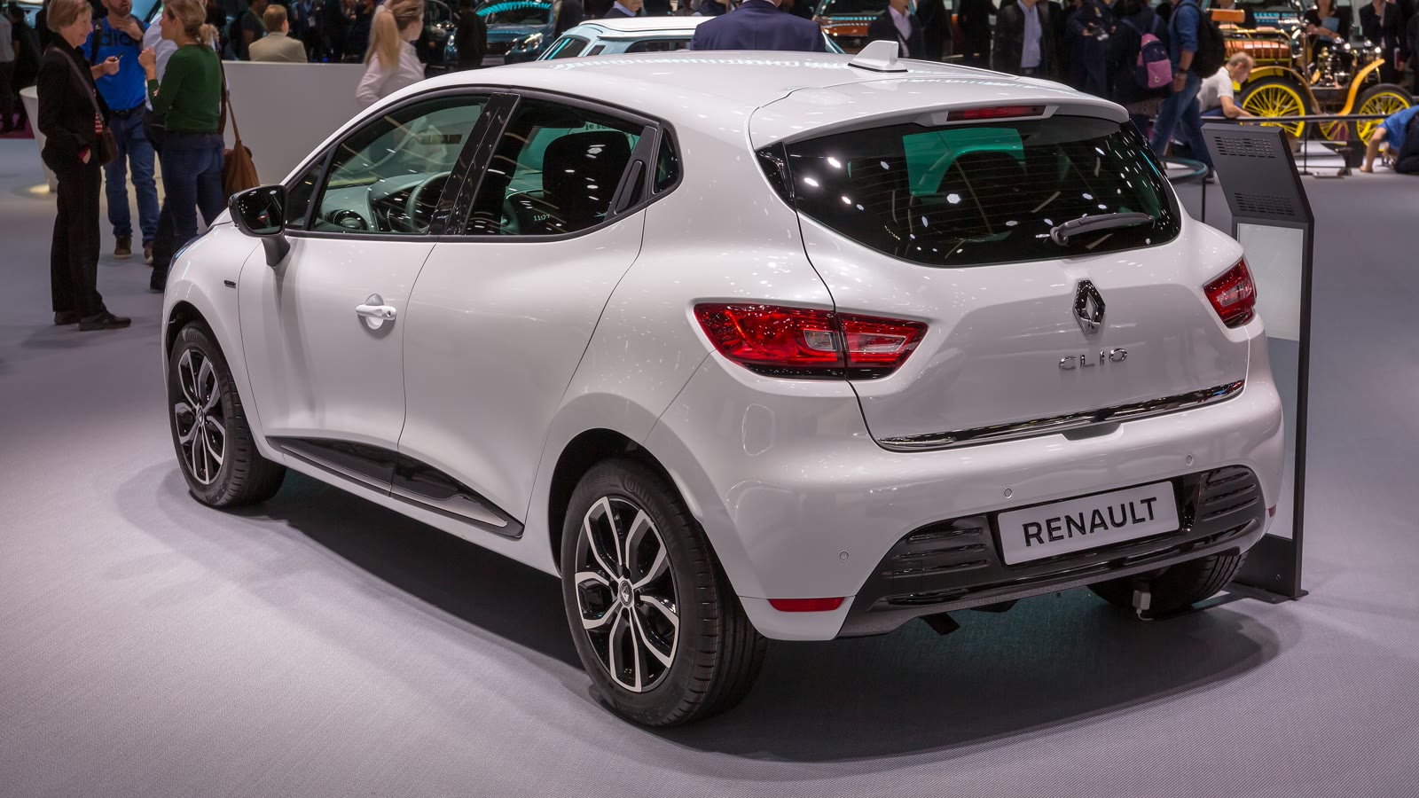 Renault Clio. Η φωτογραφία δεν δείχνει ελληνικό τιμοκατάλογο.